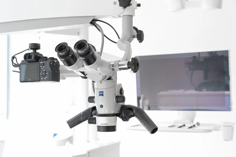 Zeiss surgical microscope